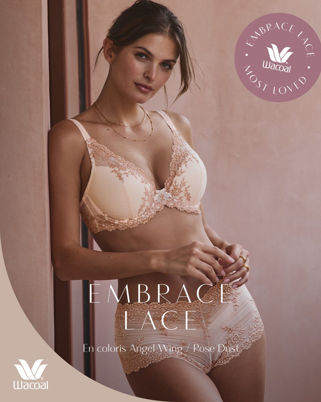 EMBRACE-LACE_ANGEL-WING-ROSE-DUST_UW-PLUNGE-BRA_WA853291_SHORT_WA067491_1080X1350_FRENCH